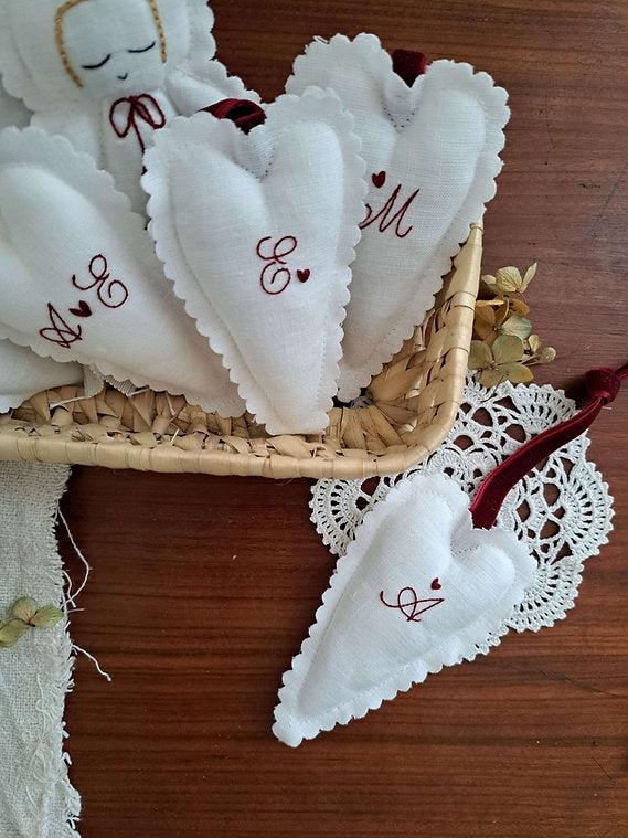 Pack Chávena + pendente com inicial 🤍
