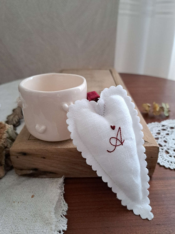Pack Chávena + pendente com inicial 🤍