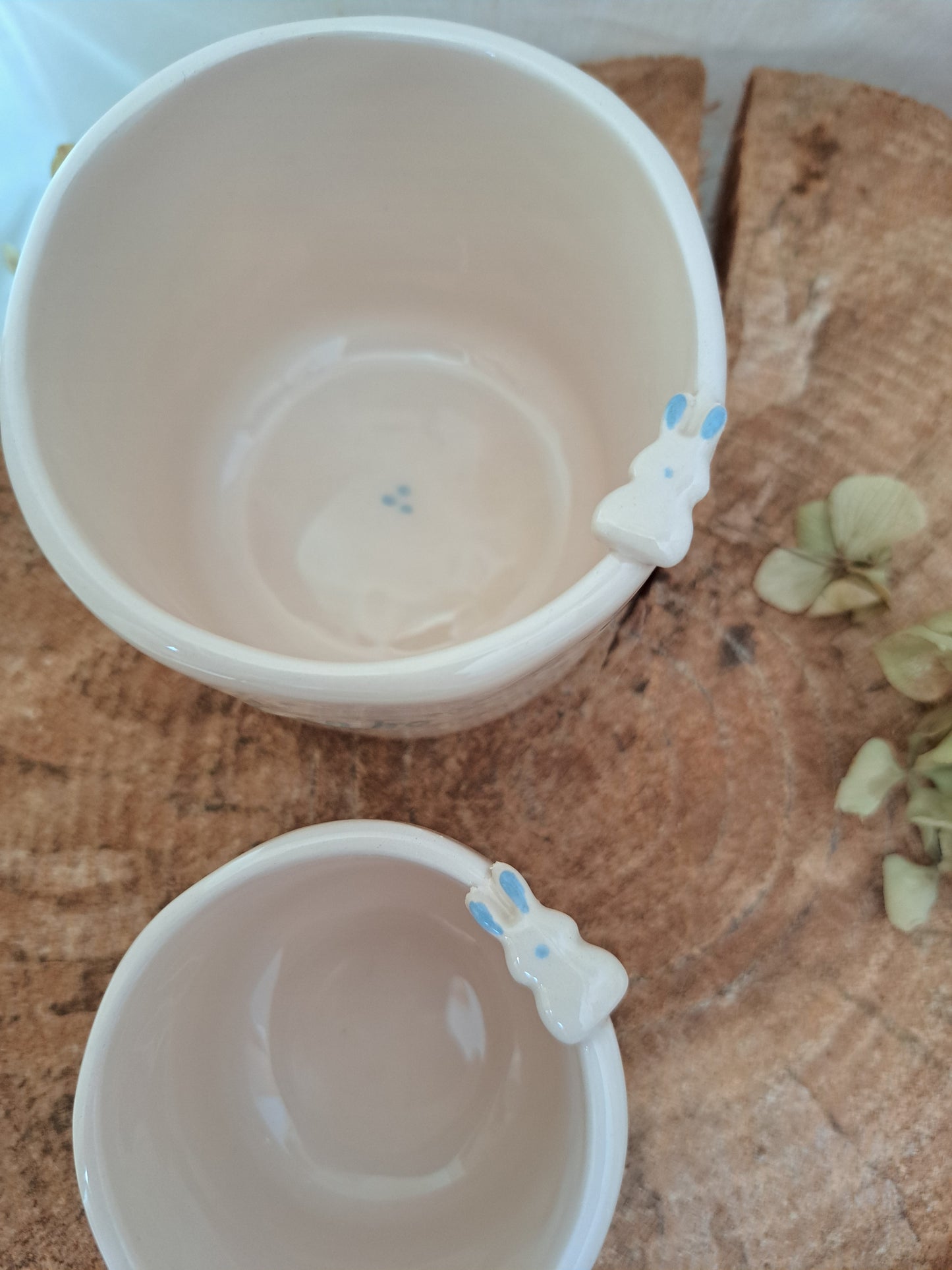 Chávena - coelho rebordo + pintas cor