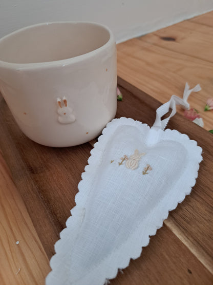 Pack - Chávena coelho em relevo + pendente 🤍