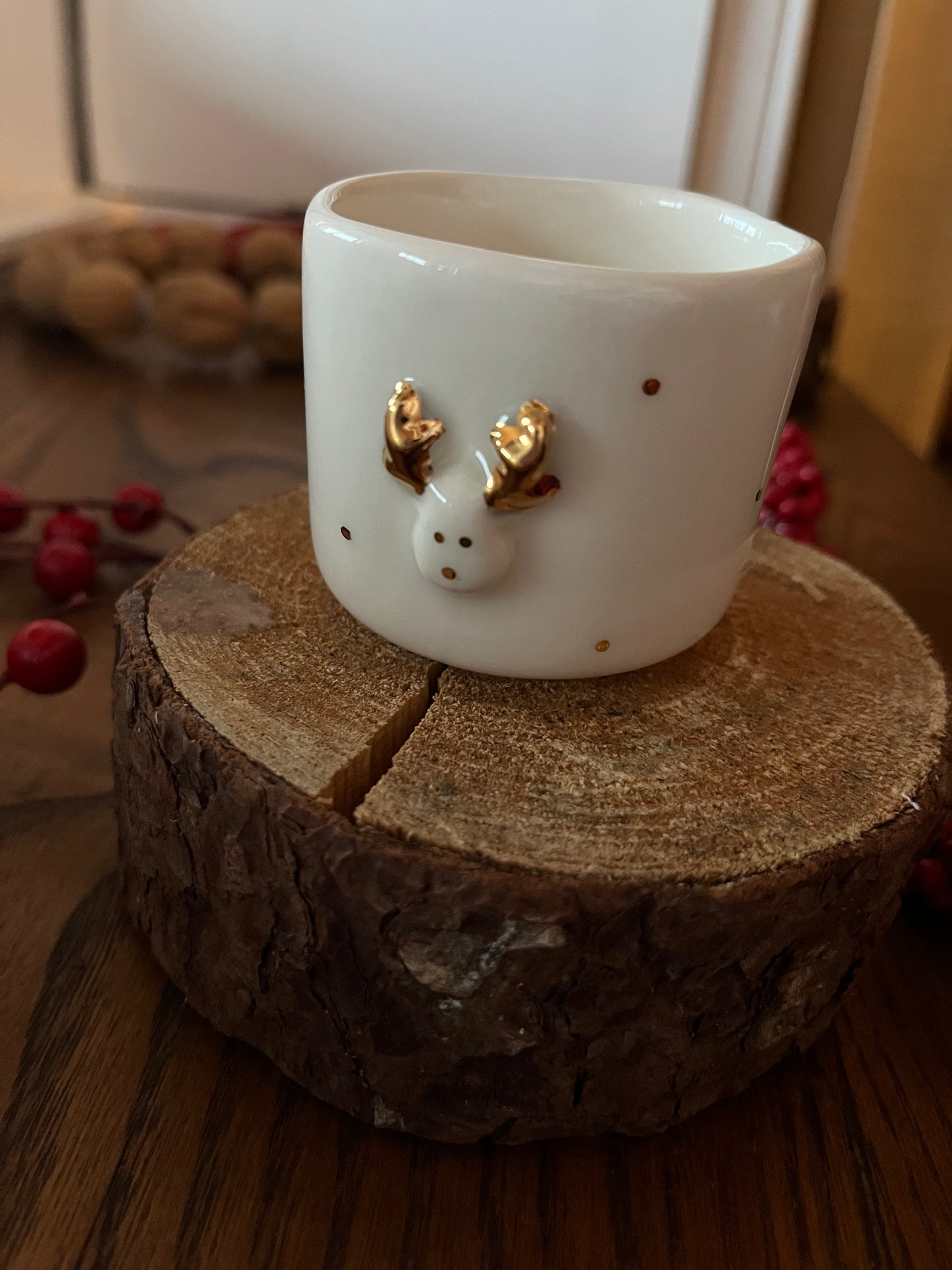 Chávena - rena em relevo + pintas ouro