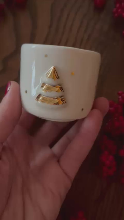 Chávena - pinheiro em relevo + pintas ouro