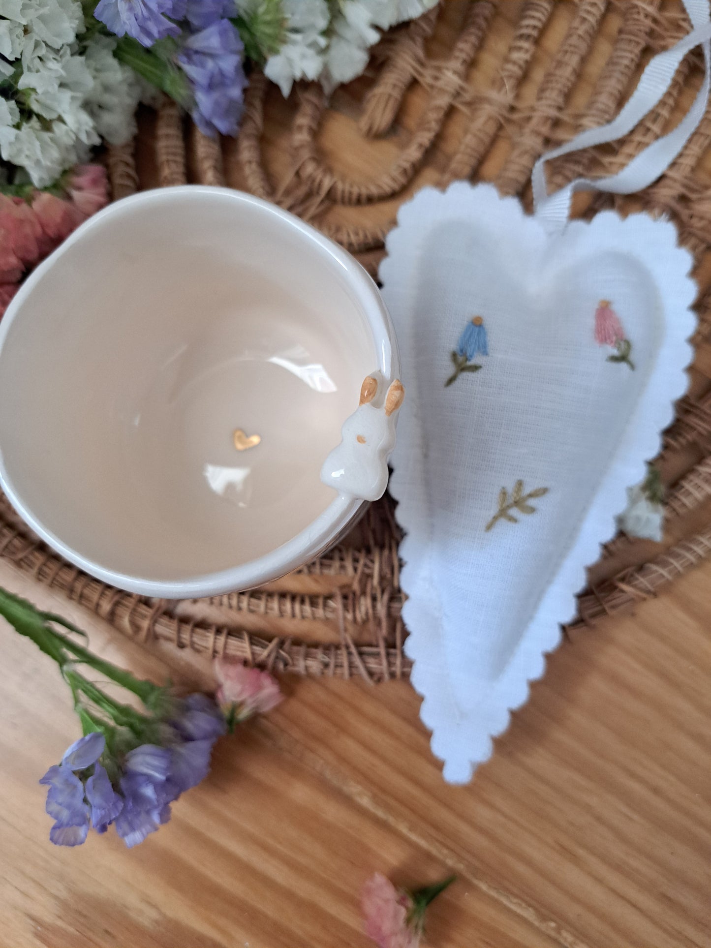 Pack - Chávena coelho rebordo 🤍 ouro + pendente 🤍